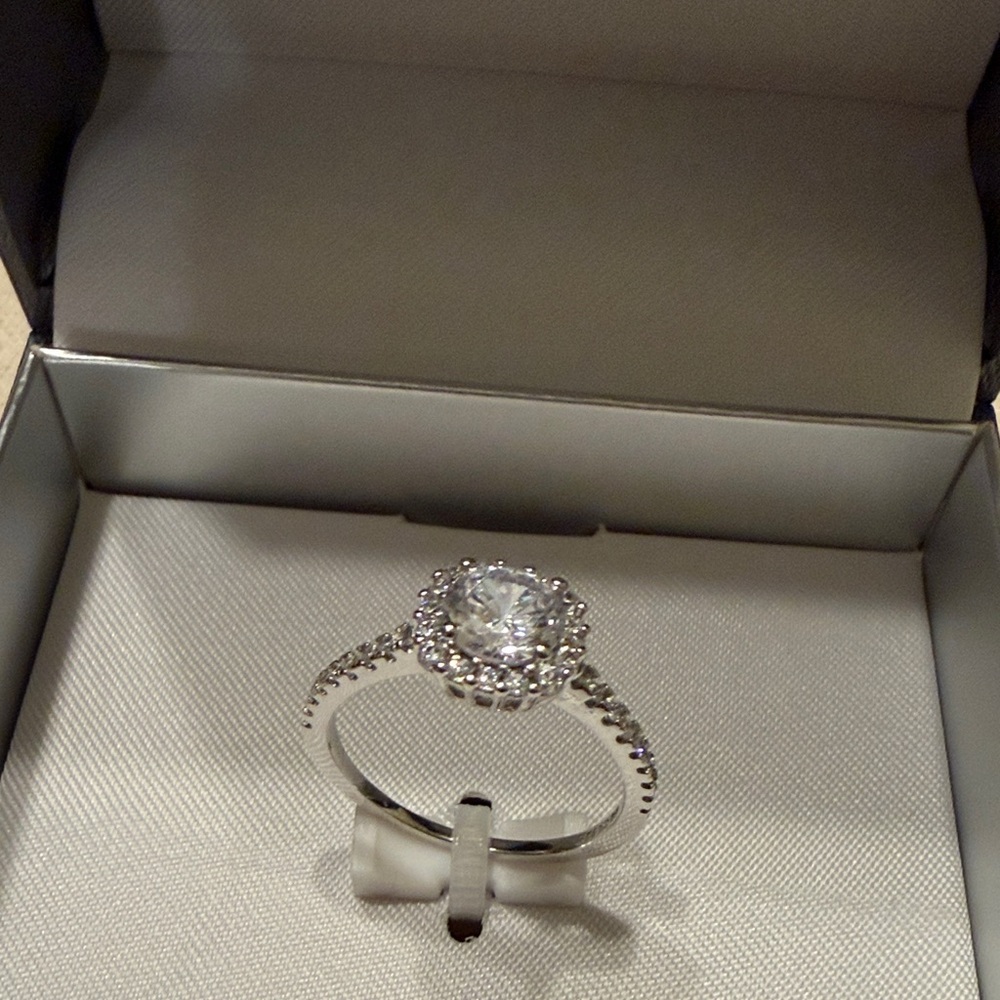 Dazzling  Cubic Zirconia Sterling Silver Women’s Classic occasion Ring Size 9.5 - Picture 3 of 8